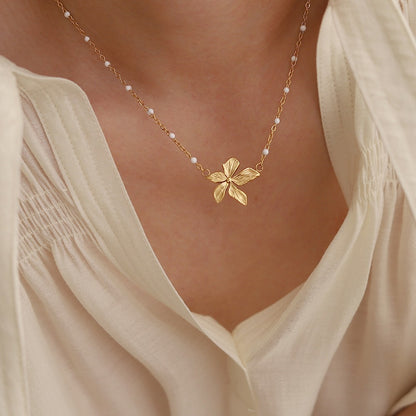 Flower Shape Pendant Necklace