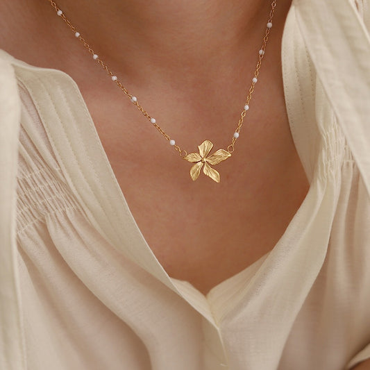 Flower Shape Pendant Necklace