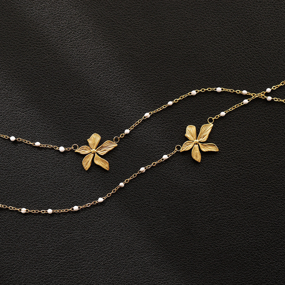 Flower Shape Pendant Necklace