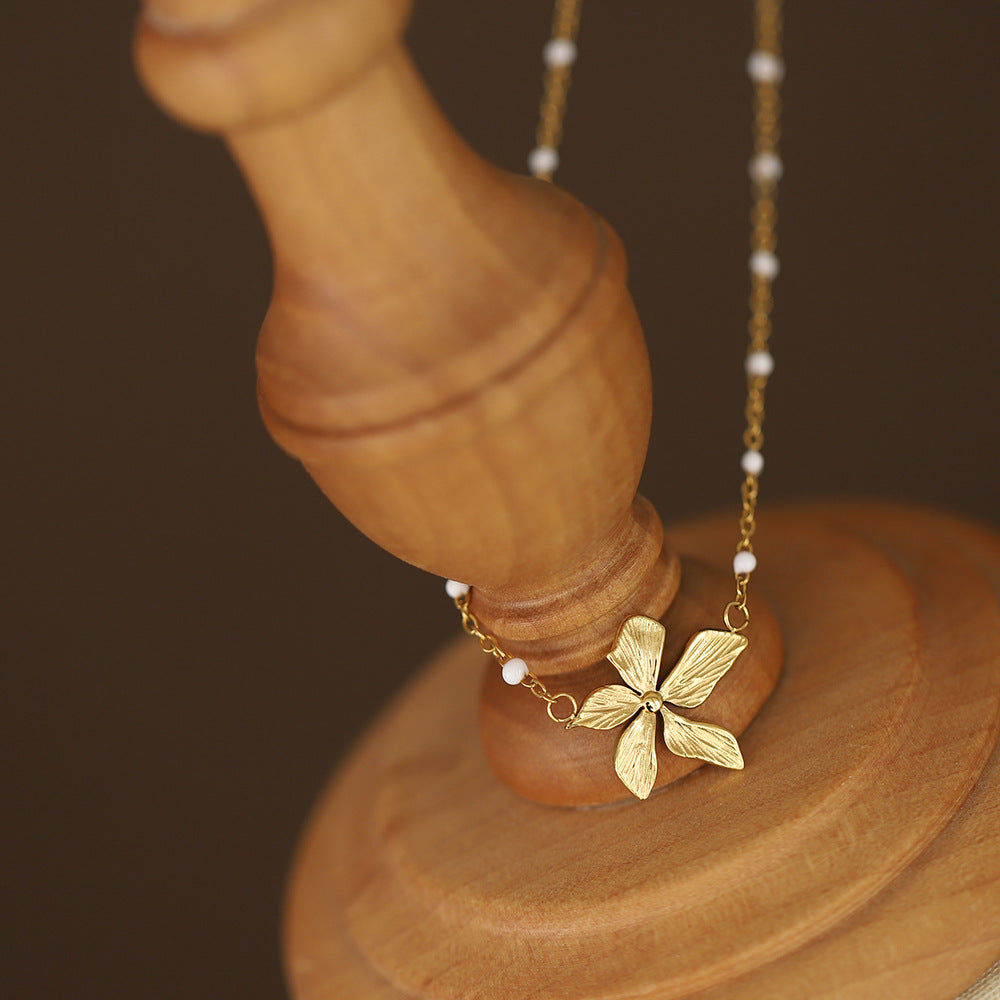Flower Shape Pendant Necklace