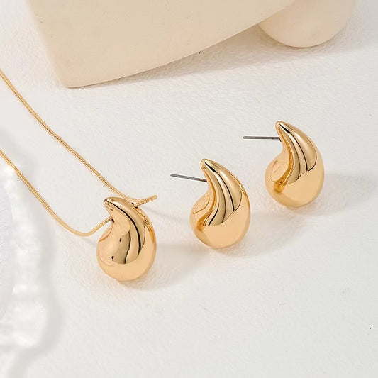 Baroque Style Pendant Set