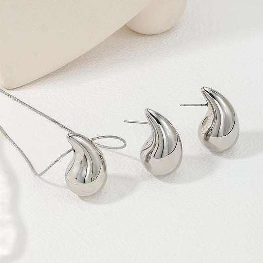 Baroque Style Pendant Set