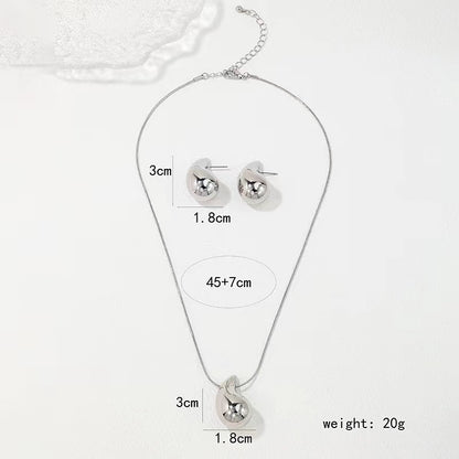 Baroque Style Pendant Set