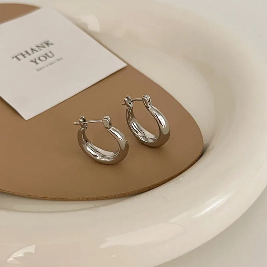 Minimal Round Ear Hoops